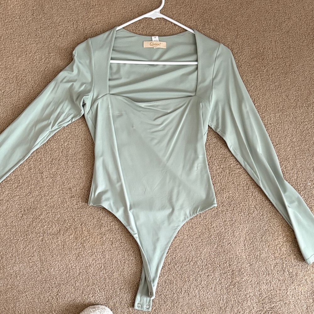 Chic Long Sleeve Bodysuit in Light Green